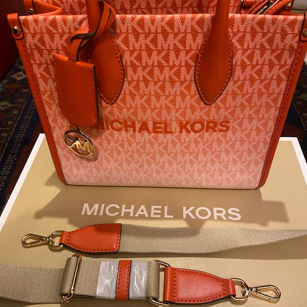 Almost new with box ! Michael Kors Orange and White Signature Tote